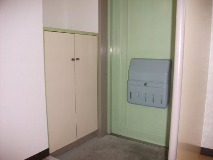 岡山県岡山市東区広谷(マンション)の賃貸物件の玄関