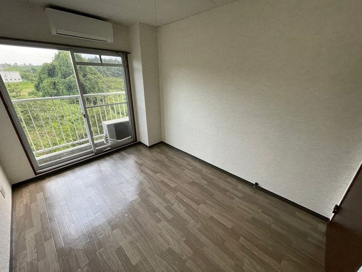 日野マンションの居間