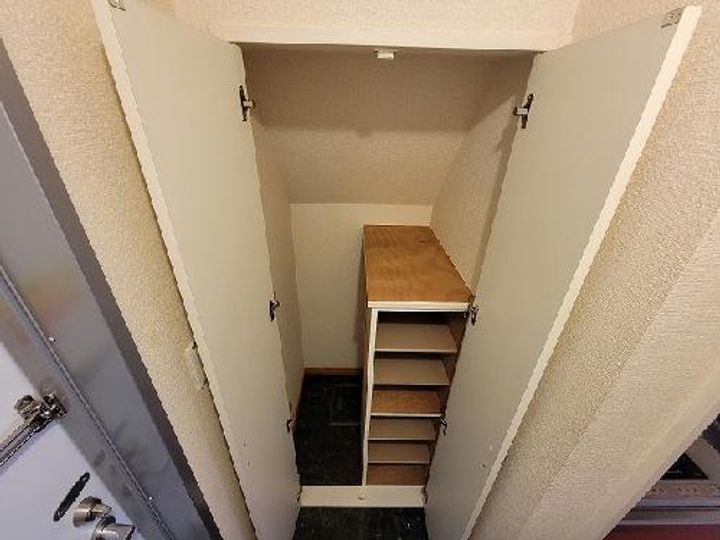 レオパレス壱番館の玄関