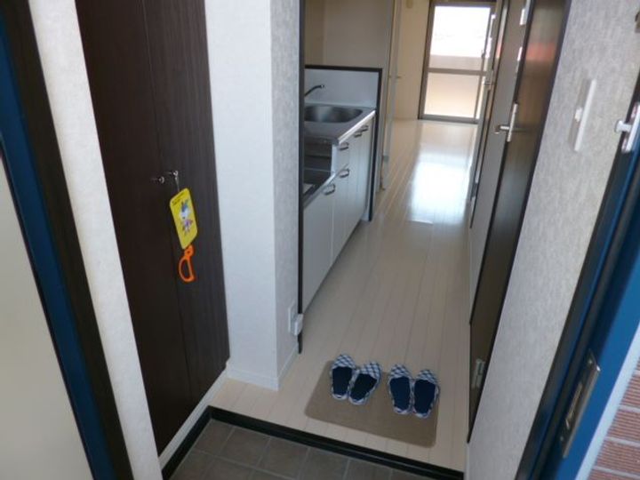クリスタルメゾンの玄関