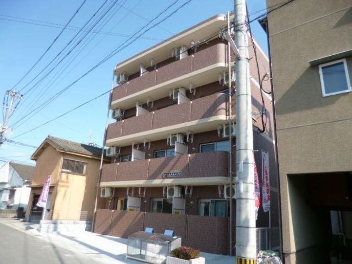 クリスタルメゾンの外観