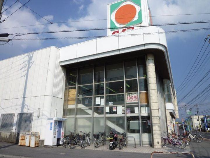 クリスタルメゾンの周辺