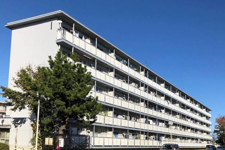 ビレッジハウス成田2号棟の外観