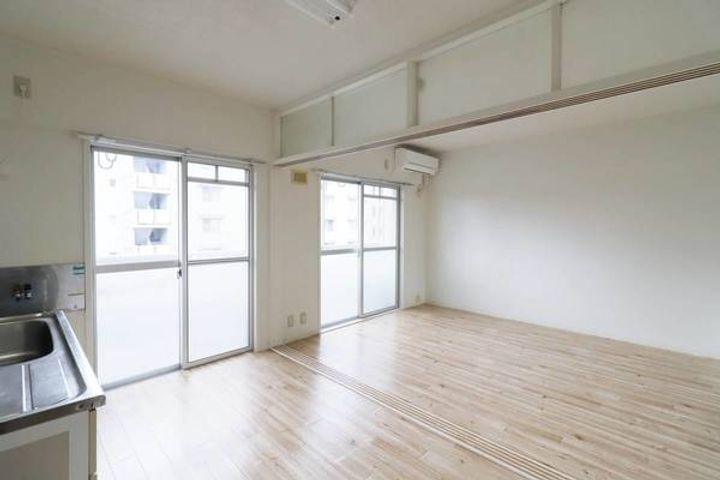 ビレッジハウス成田2号棟の居間