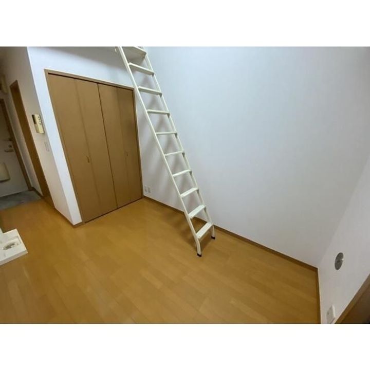 神奈川県横浜市港南区上大岡東2(アパート)の賃貸物件の居間