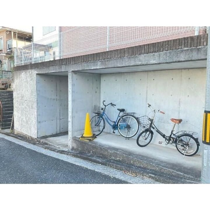 神奈川県横浜市港南区上大岡東2(アパート)の賃貸物件の地図