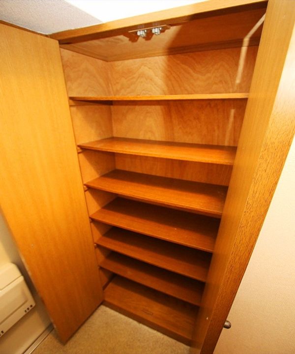 クレセント・ウエストの玄関