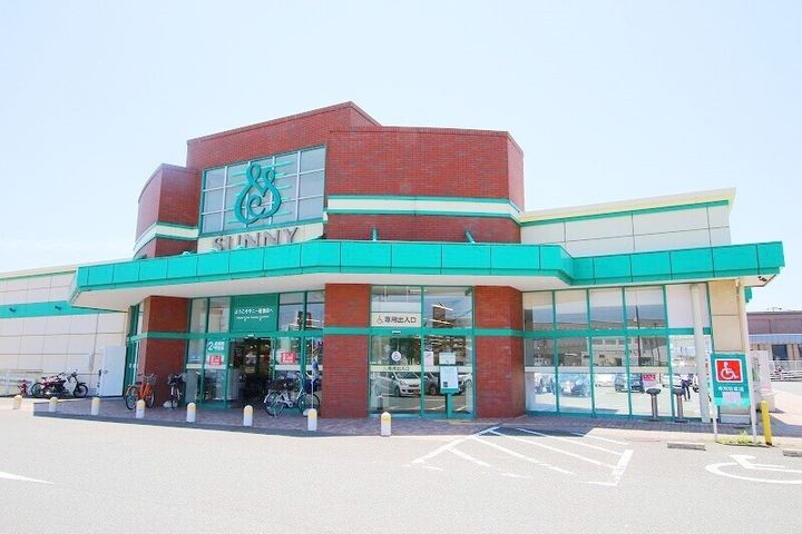 クレセント・ウエストの周辺