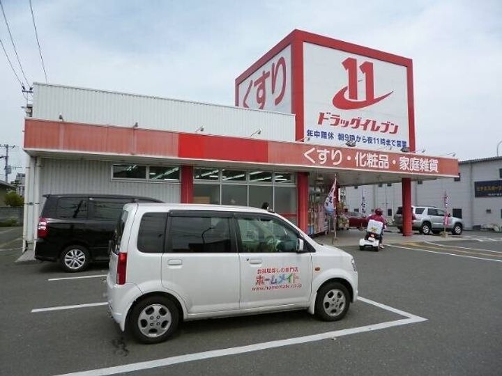 クレセント・ウエストの周辺