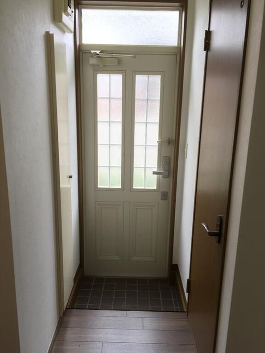 エクセルシャトー南中山の玄関