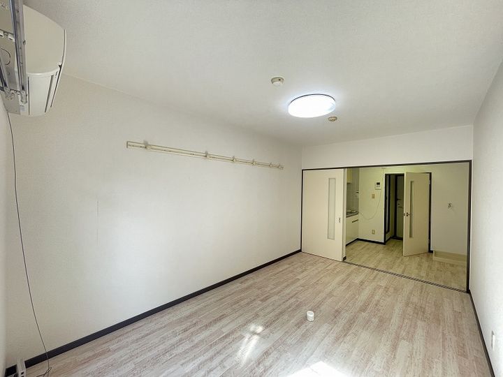 山口県下関市稗田北町(アパート)の賃貸物件の居間