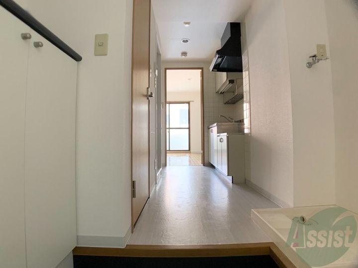 正栄ビル西公園の玄関