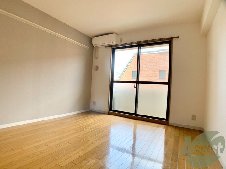 正栄ビル西公園の居間