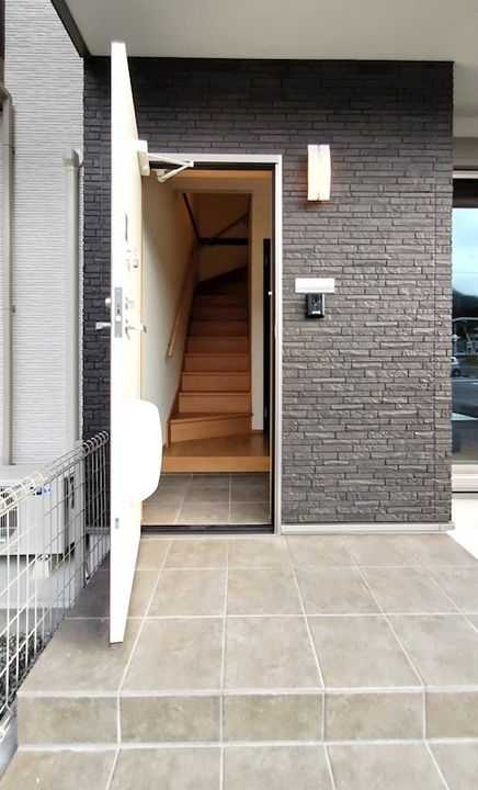 Pin tail  五岳 (パンテール ゴガク)   Bの玄関