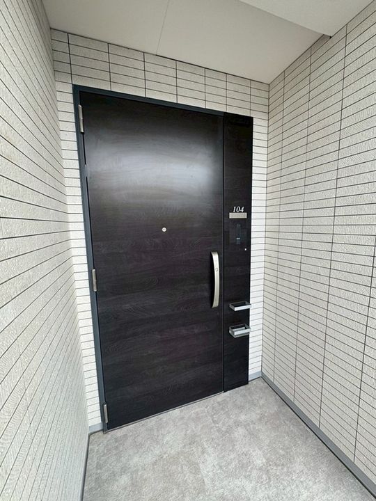 神奈川県茅ヶ崎市東海岸南2(マンション)の賃貸物件の玄関