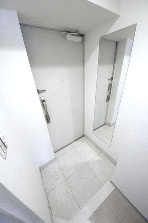 東京都千代田区神田和泉町(マンション)の賃貸物件の玄関