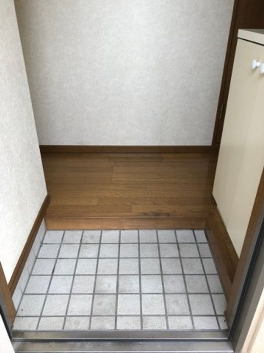 埼玉県東松山市本町2(マンション)の賃貸物件の玄関