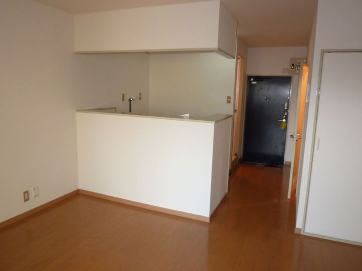 上杉第8マンション中央の居間