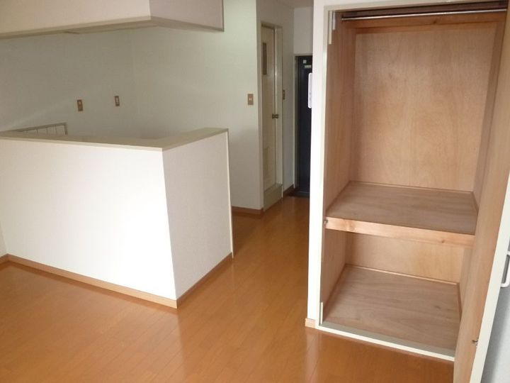 上杉第8マンション中央の内装