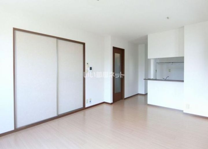 エクセルパレス佐貫Aの居間