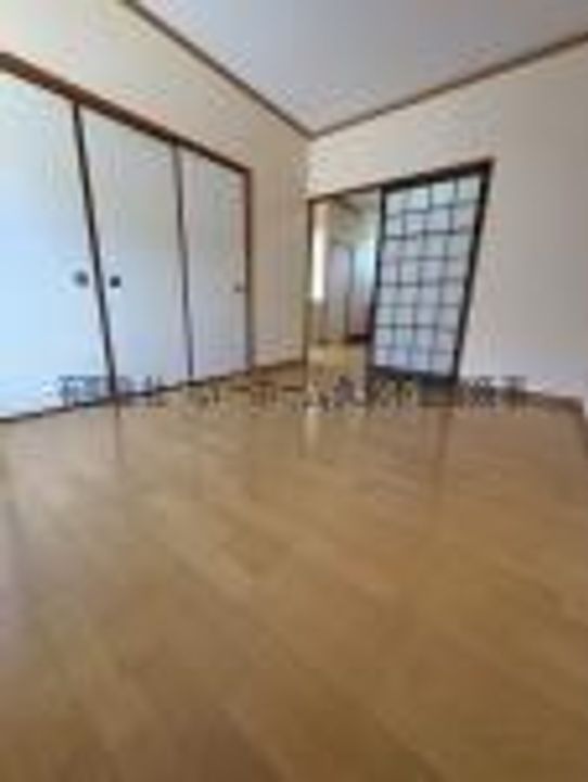 ロイヤルハウスたらみの居間