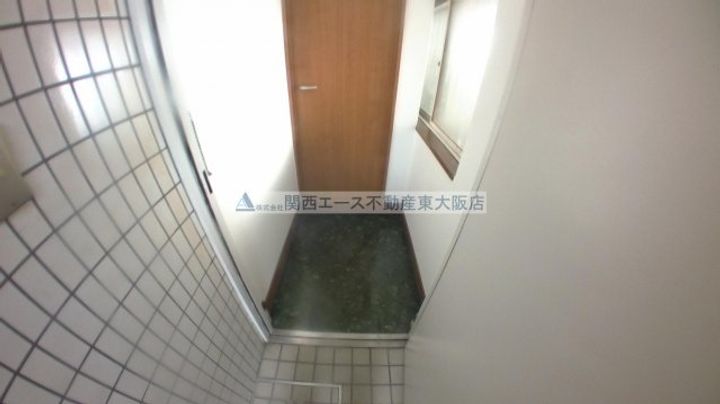 小阪本町ロイヤルハイツの玄関