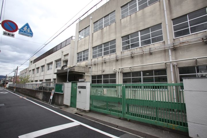 小阪本町ロイヤルハイツの周辺