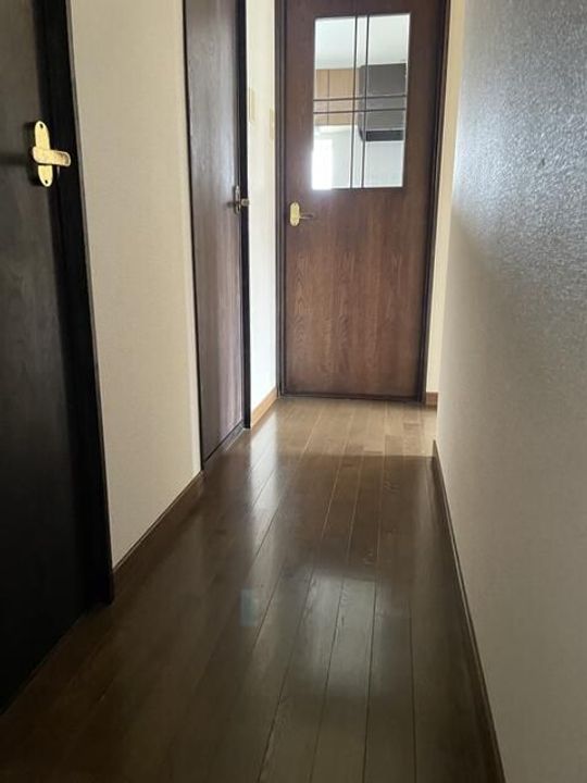 コーポウエストの玄関