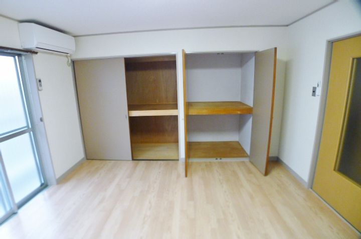 釣巻ビルの内装