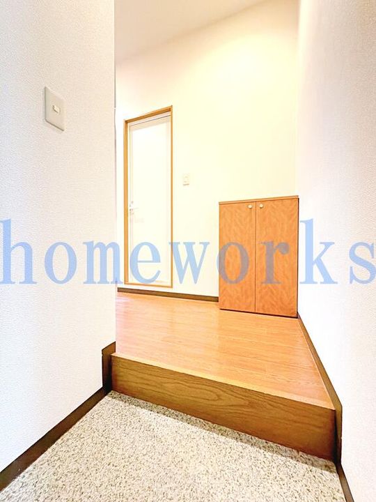 RE-KNOW東日本橋の玄関