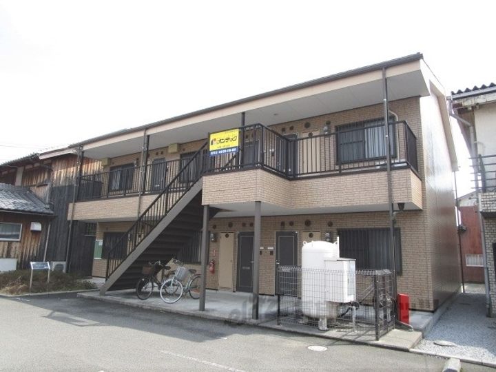 クレストコートの外観