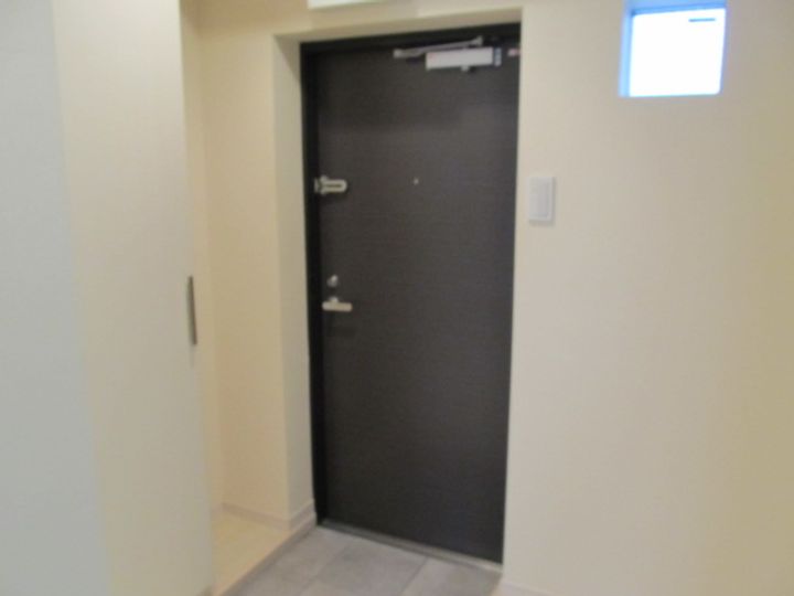 プラーフ湊川の玄関