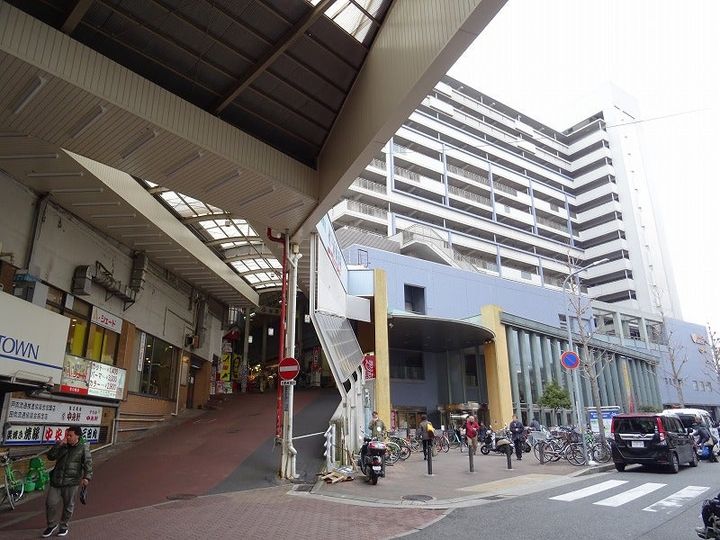 プラーフ湊川の周辺