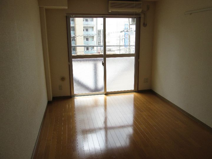 湘南台三光ビルの内装