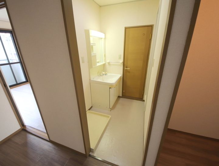 アゼリオ学園前B棟の内装