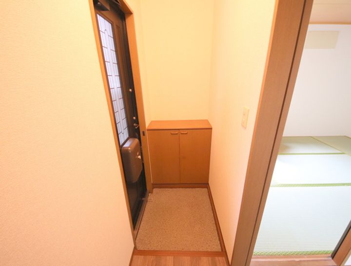 アゼリオ学園前B棟の玄関