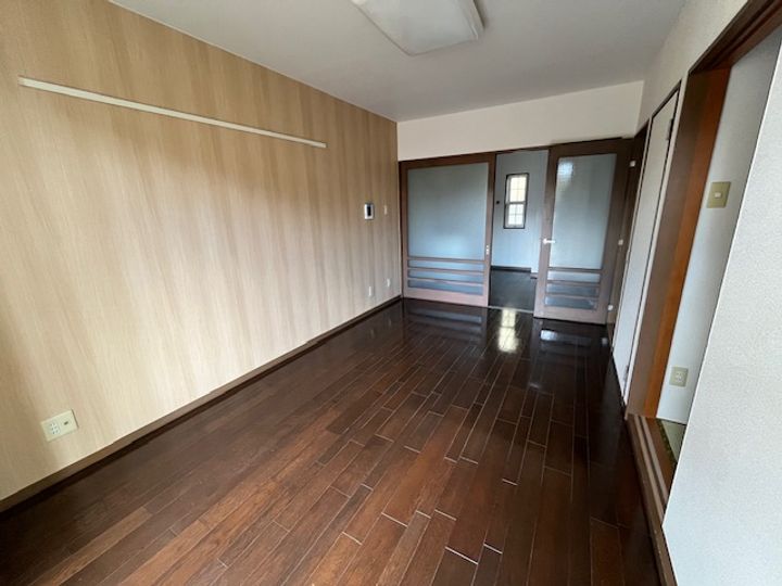 ファーストエイト燕沢の居間