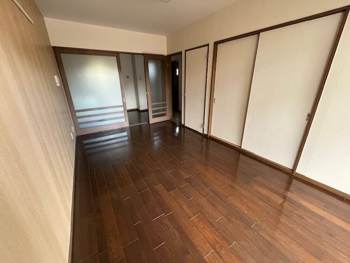 ファーストエイト燕沢の居間