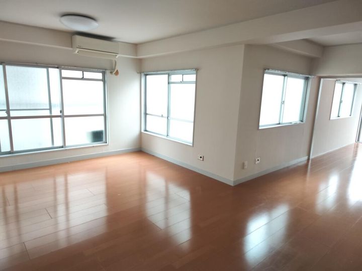 第三長門ビルの内装