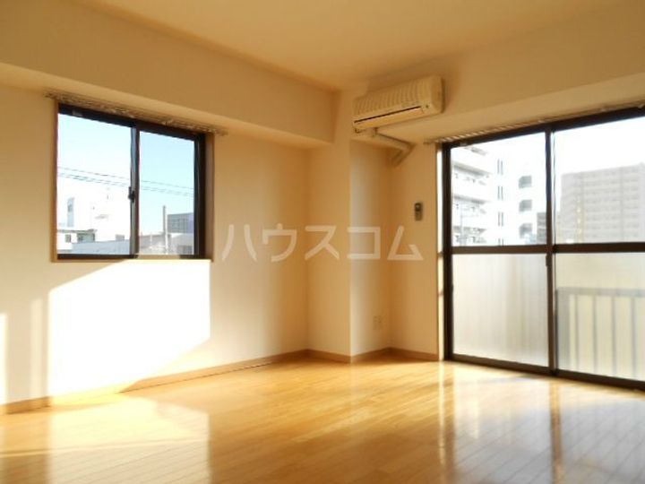 アベニュー山下の居間