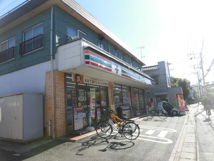 ホワイトパレスの周辺