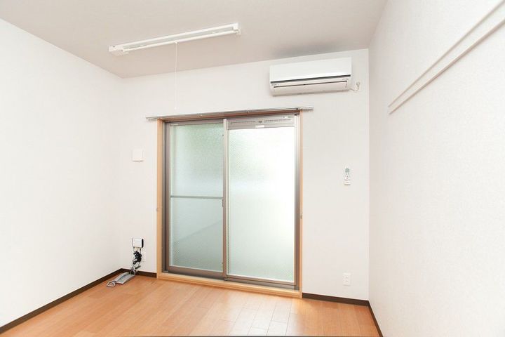 エクセレンス・天神通の居間