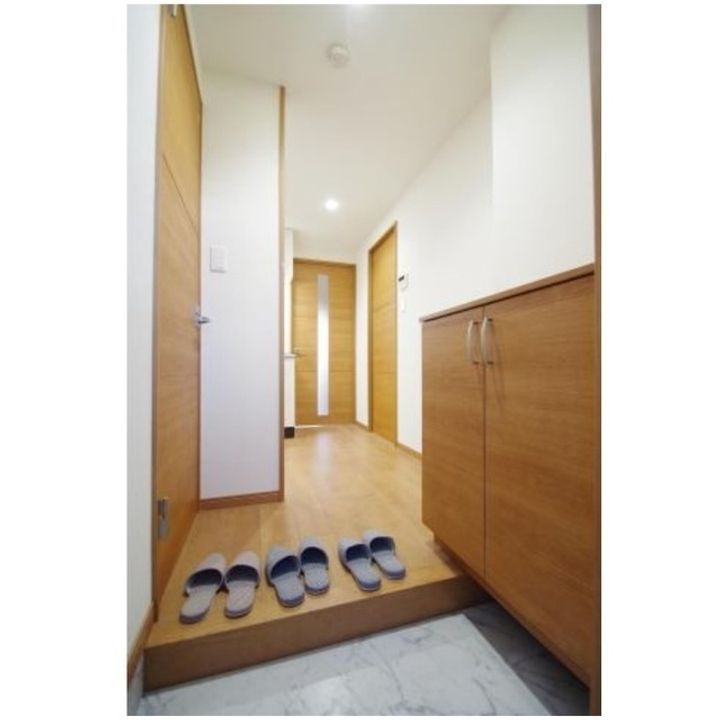 クロノス41新町IVの玄関