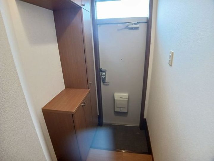 三重県名張市東町(アパート)の賃貸物件の玄関