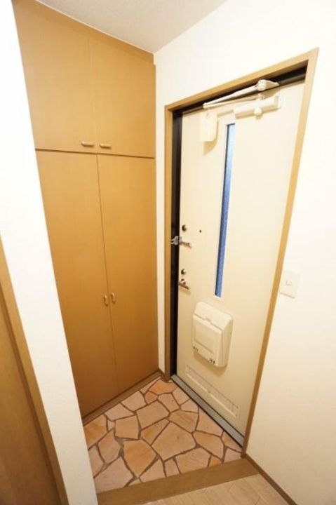 ロイヤルハウスAの玄関