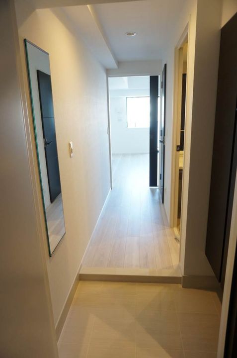 クレストコート志村坂上の玄関