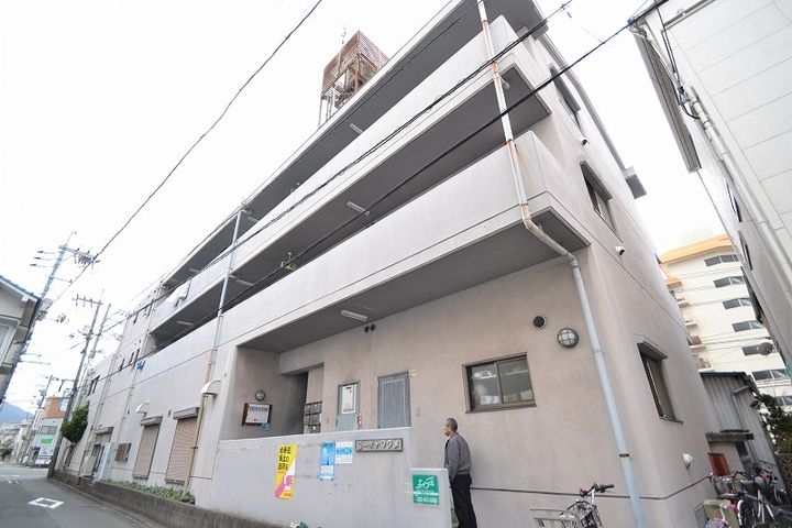 コーポナマタメの外観