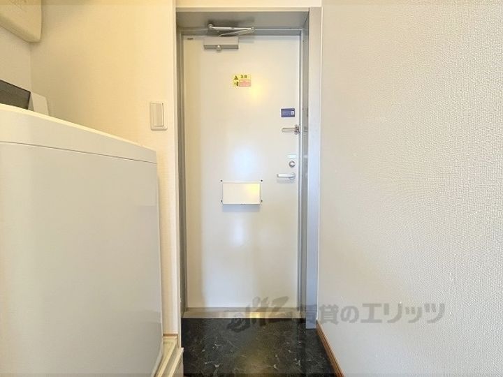 レオパレスアヴェンタージュの玄関