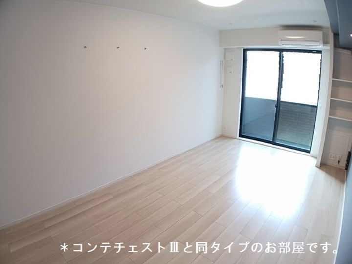 滋賀県彦根市立花町(アパート)の賃貸物件の居間