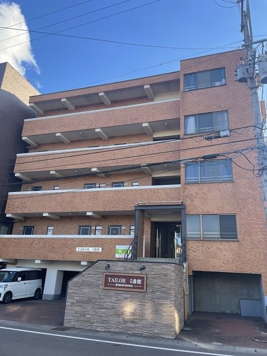 TAILOR5番館の外観